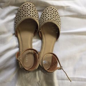 Flat tan women shoes by Nicole